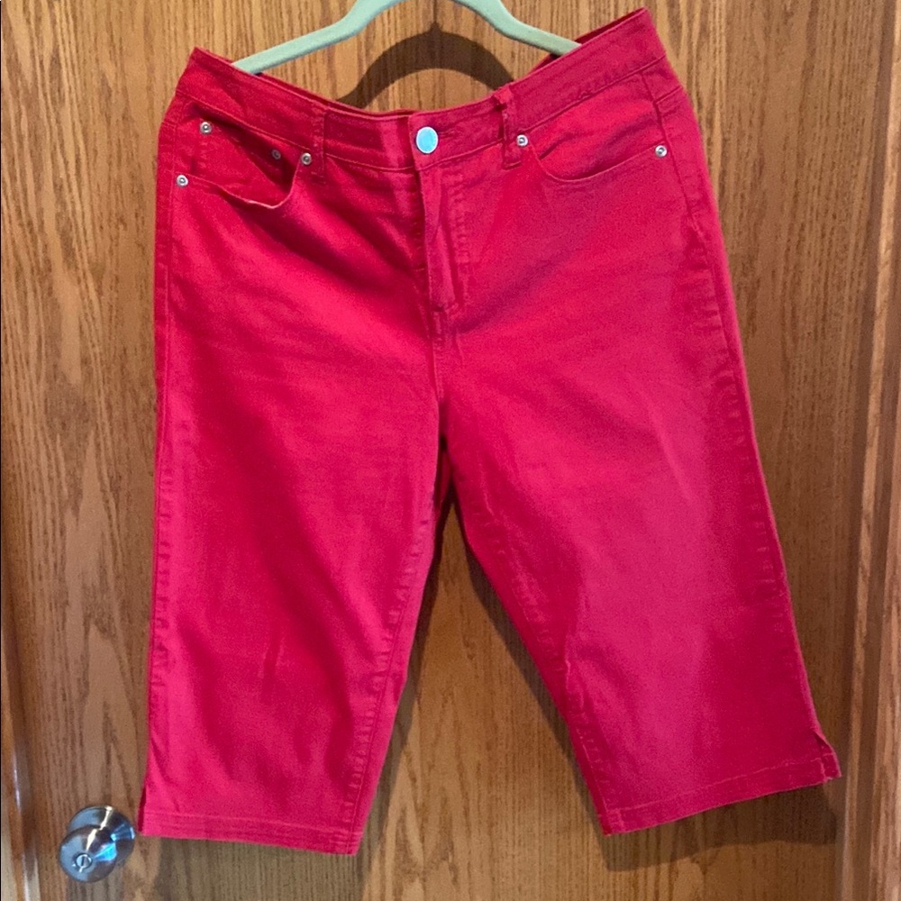 Faded Glory Vibrant Red Women's Bermuda
Stretch shorts.